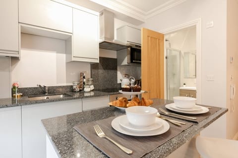 Apartment, 1 Bedroom | Private kitchen