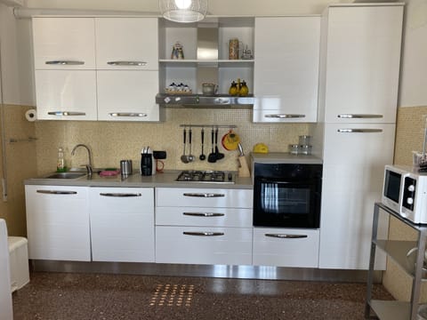 Apartment, 2 Bedrooms, Balcony, City View | Private kitchen