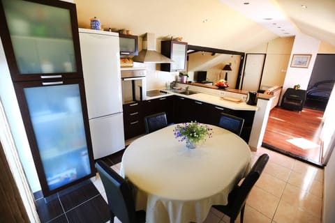 Apartment, 2 Bedrooms, Balcony | Interior