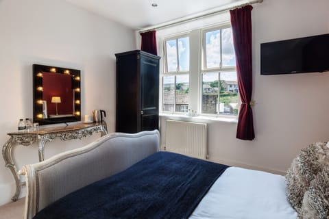 Romantic Double Room, Ensuite (Cabaret)