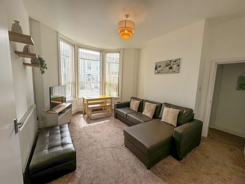 Apartment, Private Bathroom (Pear Suite) | Lounge