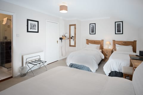 Family Room | Egyptian cotton sheets, premium bedding, free cribs/infant beds