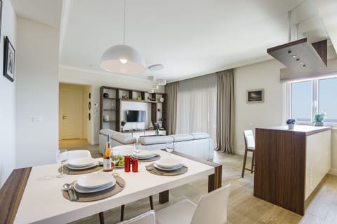 Apartment, 1 Bedroom, Sea View (G-211) | Living area | Table tennis