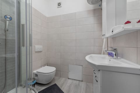 Double Room, Private Bathroom | Bathroom | Towels