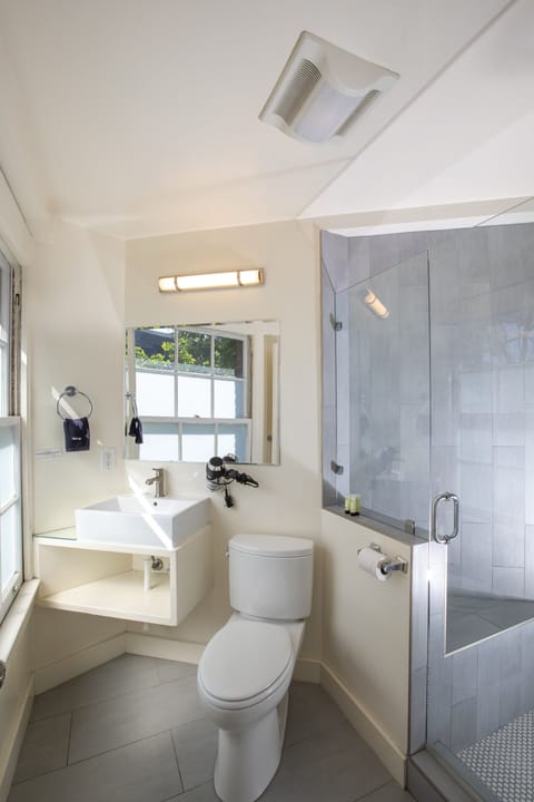 Deluxe Double Room, Ensuite (Street View) | Bathroom