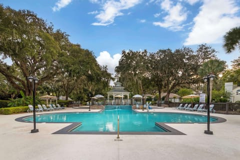 Outdoor pool, sun loungers