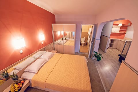 Studio, Balcony | Minibar, desk, free WiFi, bed sheets