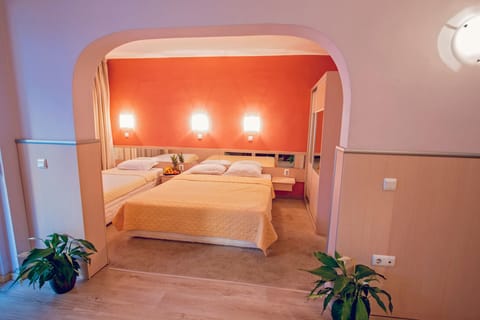 Studio, Balcony | Minibar, desk, free WiFi, bed sheets