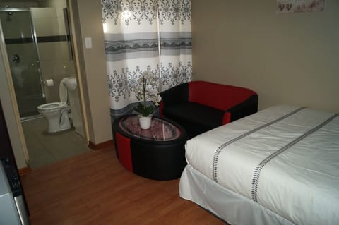 Family Room | Premium bedding, in-room safe, desk, soundproofing