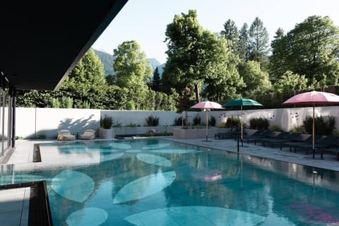 2 indoor pools, 2 outdoor pools, sun loungers