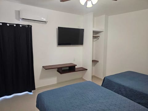 Family Room | Desk, free WiFi, bed sheets