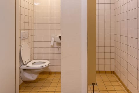 Standard Quadruple Room, Private Bathroom (Bunk beds) | Bathroom | Shower, eco-friendly toiletries