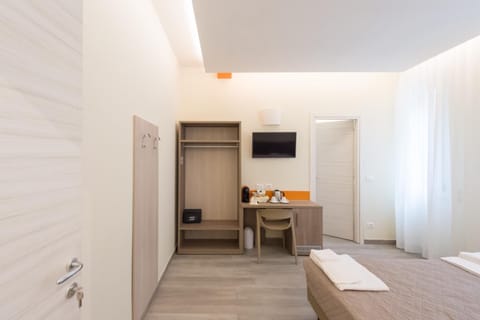 Minibar, in-room safe, desk, laptop workspace