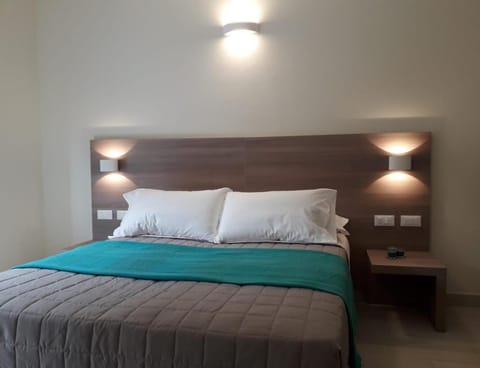 Minibar, in-room safe, desk, laptop workspace