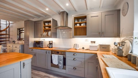 Kitchen, Suncroft, Bolthole Retreats