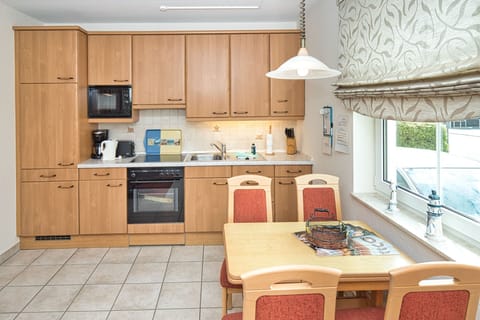 Fridge, microwave, oven, coffee/tea maker