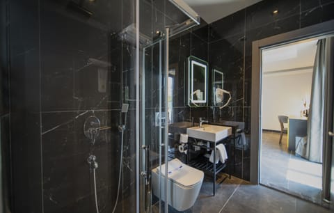 Grand Suite, 2 Bedrooms | Bathroom | Bathrobes, slippers, towels