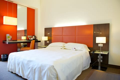 Superior Room, 1 Double Bed | Minibar, desk, blackout drapes, soundproofing