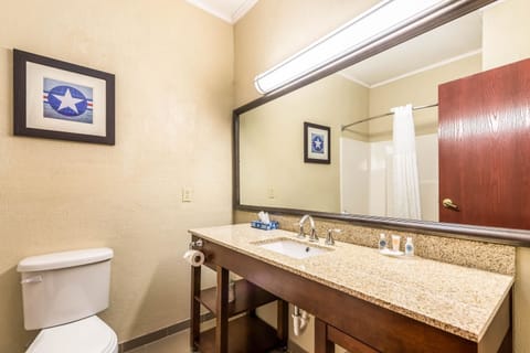 Suite, Non Smoking | Bathroom | Combined shower/tub, hair dryer, towels