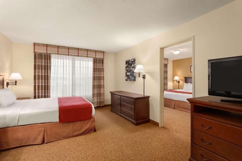 Room, 1 Queen Bed, Non Smoking (Extended Stay) | Premium bedding, pillowtop beds, desk, iron/ironing board