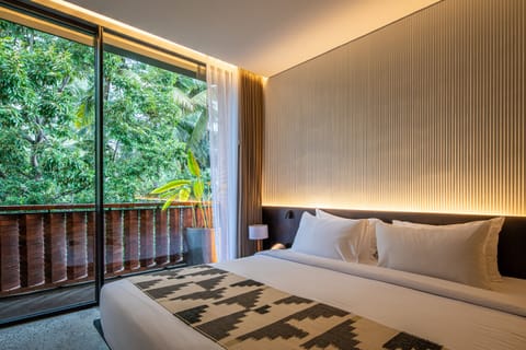 Titik Dua deluxe room | Minibar, free WiFi, bed sheets
