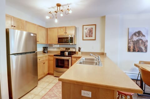 Condo, 1 Bedroom | Private kitchen | Fridge, microwave, oven, dishwasher