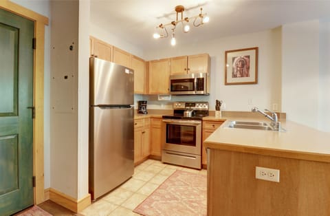 Condo, 1 Bedroom | Private kitchen | Fridge, microwave, oven, dishwasher