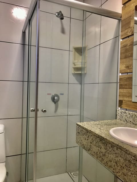 Single Room | Bathroom | Shower, towels
