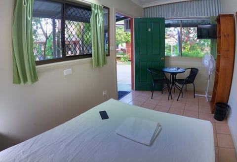 Deluxe Double Room, Shared Bathroom | Individually decorated, individually furnished, iron/ironing board