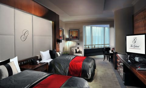 Junior Suite | Egyptian cotton sheets, premium bedding, down comforters, in-room safe