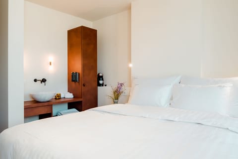 Deluxe Room | Desk, free WiFi, bed sheets