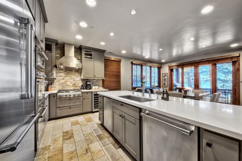 Home cooked meals will be a delight to prepare in this amazing kitchen