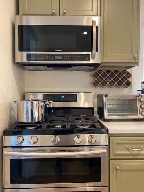 All new high end gas range for the gourmet cook, Stainless steel appliances.