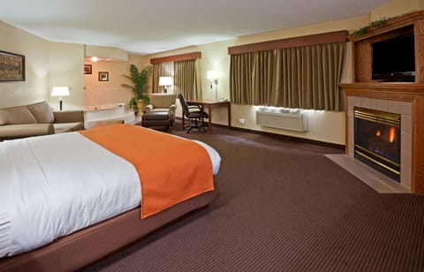 Suite, 1 King Bed, Non Smoking, Hot Tub | In-room safe, desk, soundproofing, iron/ironing board