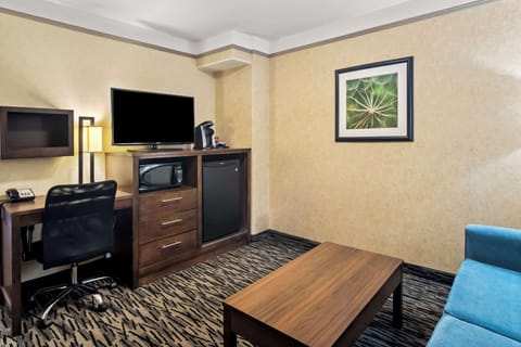 Suite, 1 Queen Bed, Non Smoking, Refrigerator & Microwave | Premium bedding, in-room safe, desk, laptop workspace