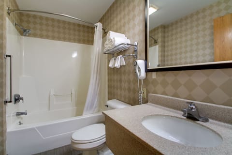 Combined shower/tub, hair dryer, towels