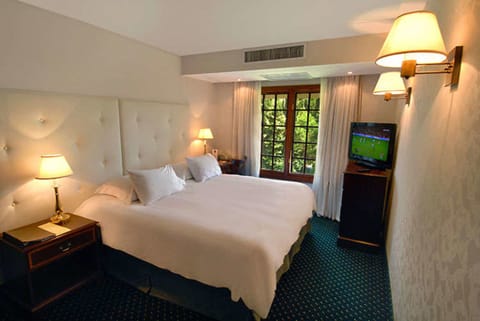 Superior Room | Egyptian cotton sheets, premium bedding, minibar, in-room safe