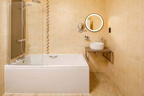 Combined shower/tub, eco-friendly toiletries, hair dryer, towels