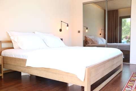 Luxury Room | Egyptian cotton sheets, premium bedding, minibar, iron/ironing board