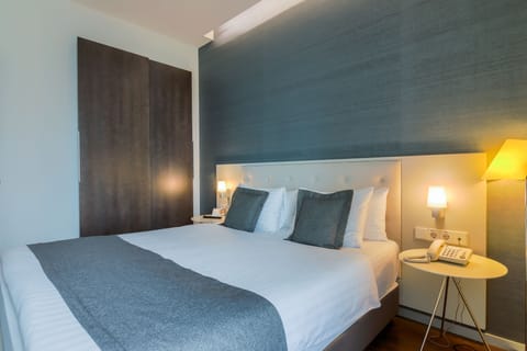 Superior Suite, 1 Queen Bed | Premium bedding, minibar, desk, laptop workspace