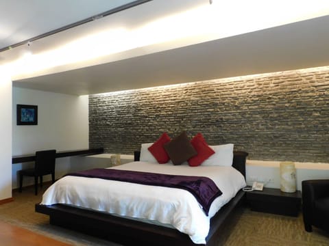 Junior Suite | Minibar, desk, free WiFi, bed sheets