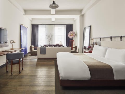 Atelier Executive Suite | Frette Italian sheets, premium bedding, down comforters, minibar