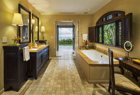 Luxury Room | Bathroom | Separate tub and shower, deep soaking tub, rainfall showerhead