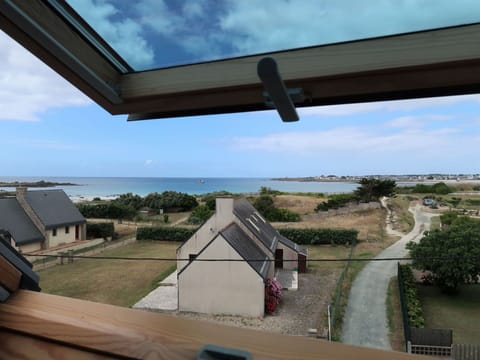 Property, Sky, House, Daylighting, Architecture, Window, Home, Roof, Real Estate, Room