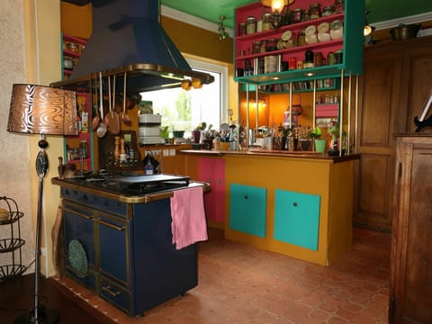 Room, Building, Furniture, Countertop, Interior Design