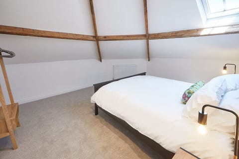 Apartment B, Cornerhouse Apartments, Saltburn-by-the-Sea - Host & Stay