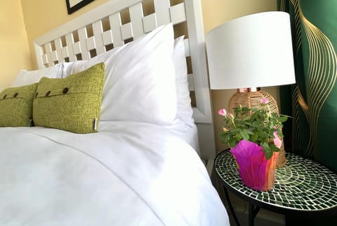 Standard Room, 1 Bedroom, Shared Bathroom | Premium bedding, down comforters, in-room safe, free WiFi