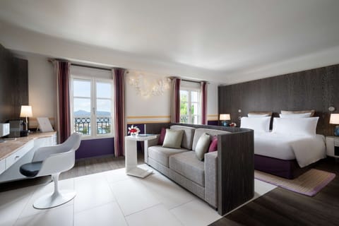 Junior Suite | Premium bedding, free minibar items, in-room safe