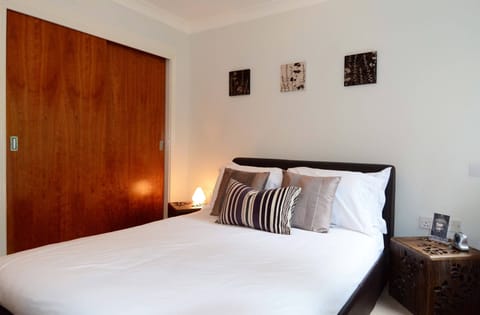 Oxford One Bedroom Elizabeth Jennings Way Bedroom 2