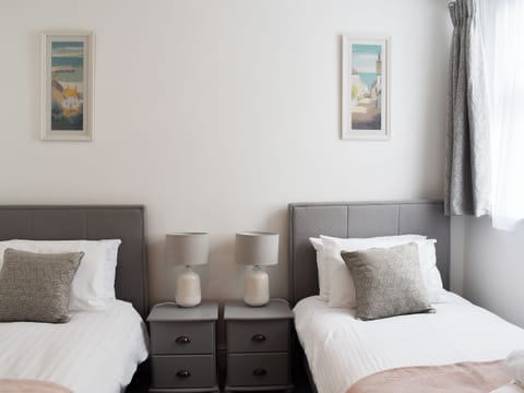 Twin bedroom | Beach View, Newquay